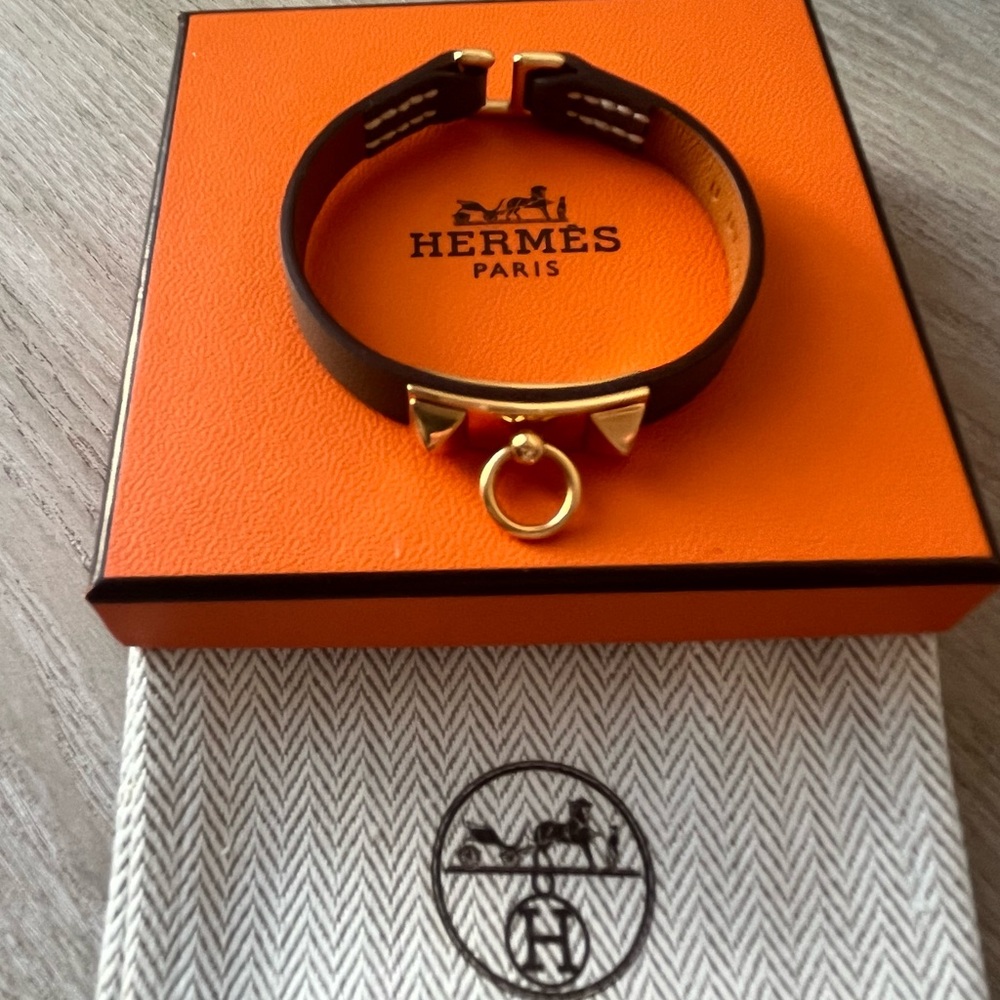 Hermès - Mini Rivale Bracelet in Étoupe Size T2 (Fits 5.7-6.1” Wrists) Like new!